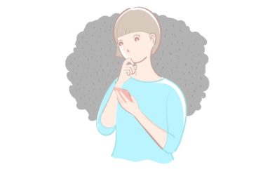 スマホ片手に悩む女性