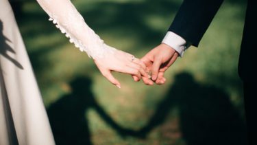 出会系で結婚した人はいる？馴れ初めや親の反対を乗り越えた方法